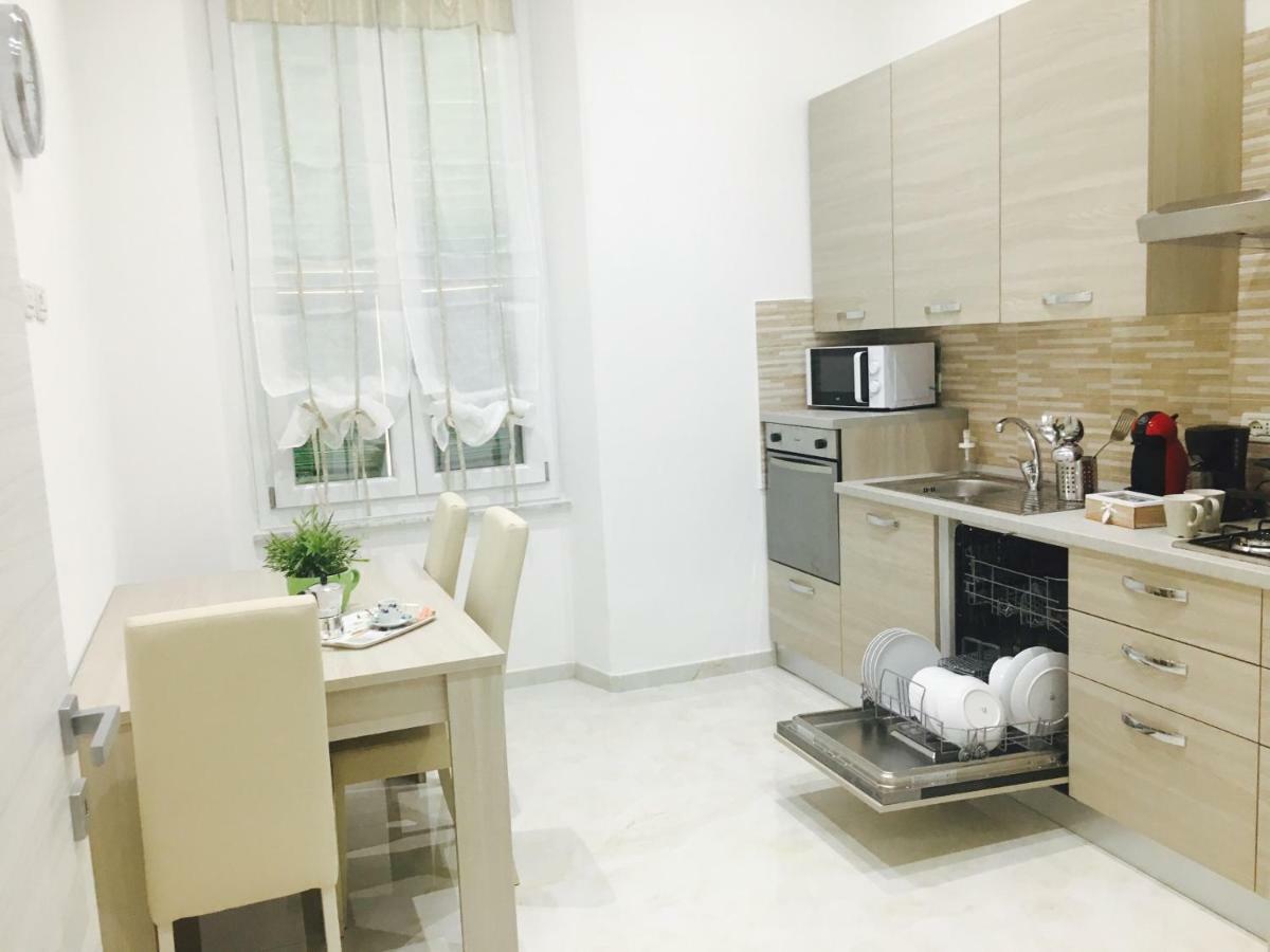 Queen Chic Apartment La Spezia Extérieur photo